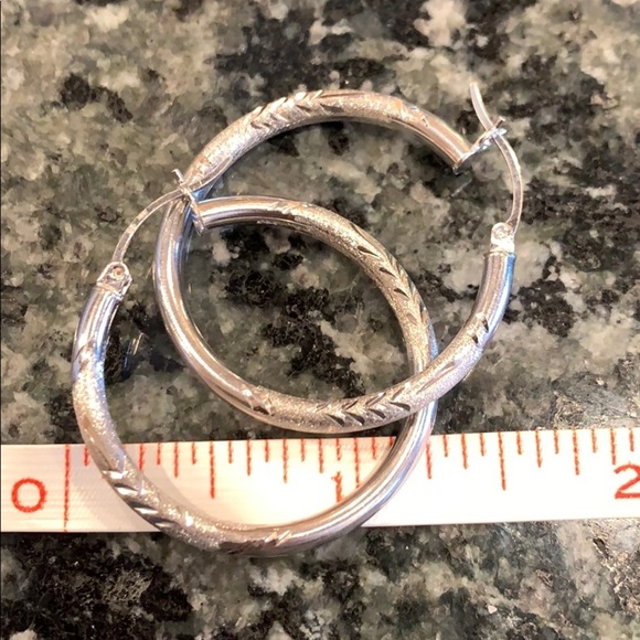 14K White Gold 1.25 inches Hoop Earrings 3mm - Picture 6 of 6